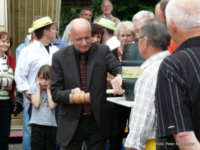 Brgermeister Zimmer beim Faanstich.