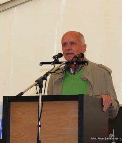 Brgermeister Zimmer hlt die Erffnungsrede.